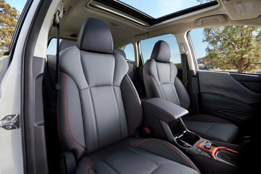 Интерьер Subaru Forester Sport 2018 года  (NA) (фото 10 из 19)